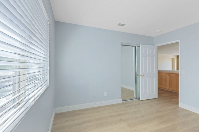 Building Photo - 26523 Starling Ct