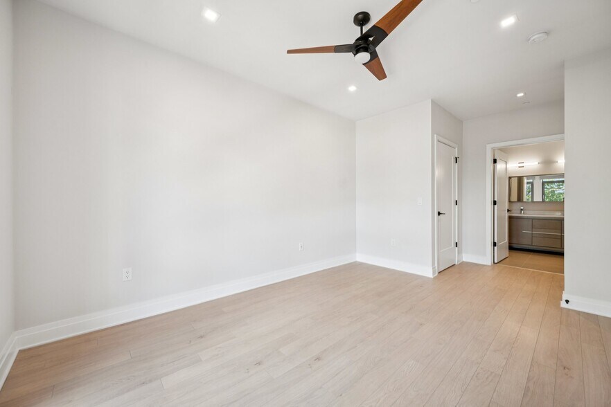 Building Photo - 900 11th St SE