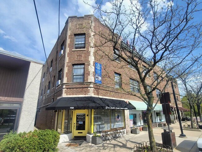 Primary Photo - 725 St Johns Ave