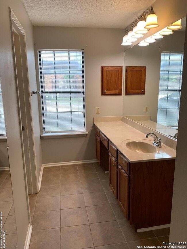 Building Photo - 2 Bedroom 2 Bath Condo near Medical Center