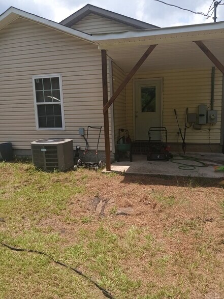 Back Yard - 206 Orchard Way