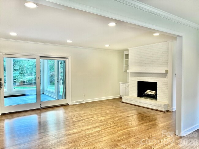 Building Photo - 6414 Greencove Dr