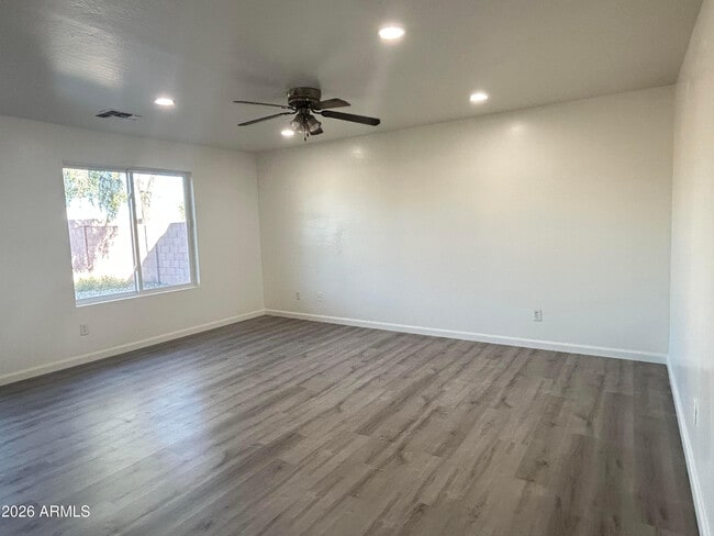 Building Photo - 10542 W Alvarado Rd