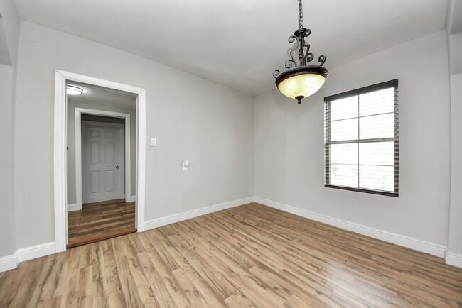 Building Photo - 215 St Charles Dr