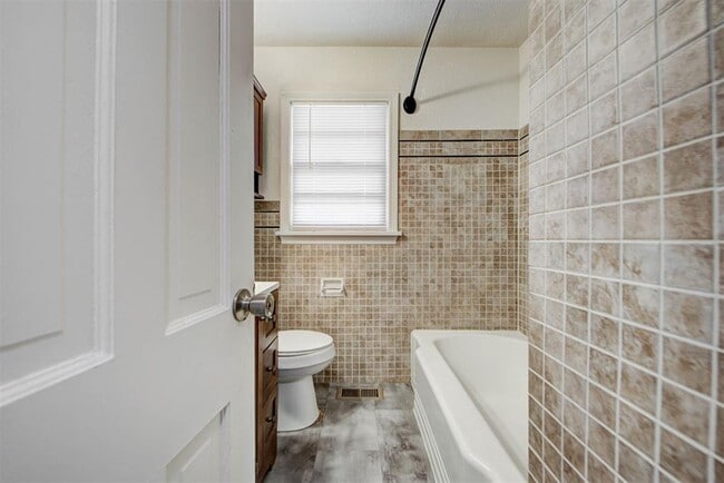 Building Photo - 1742 Carlisle Rd