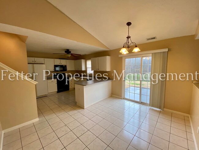 Building Photo - 3 Bedroom East Side Home!