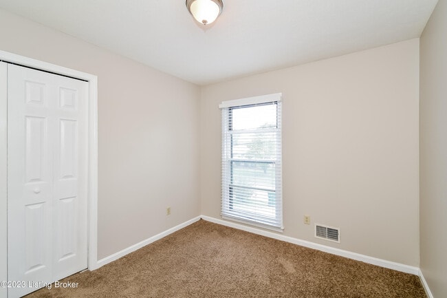 Building Photo - 1042 Cristland Rd