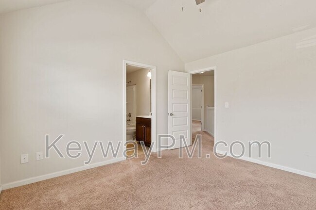 Building Photo - 5007 Vine Ln