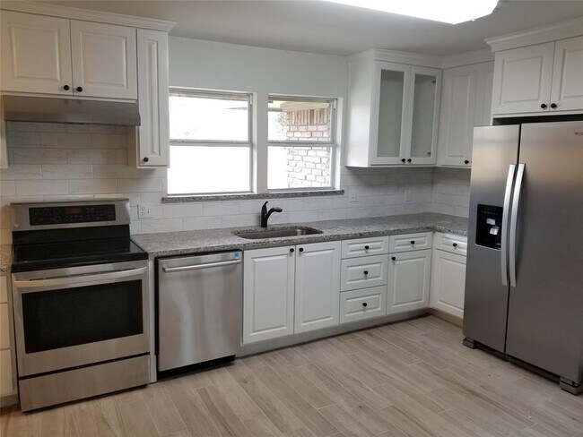 Building Photo - 6510 Grape St