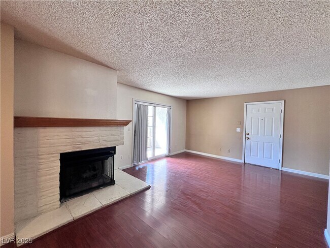 Building Photo - 101 Luna Way