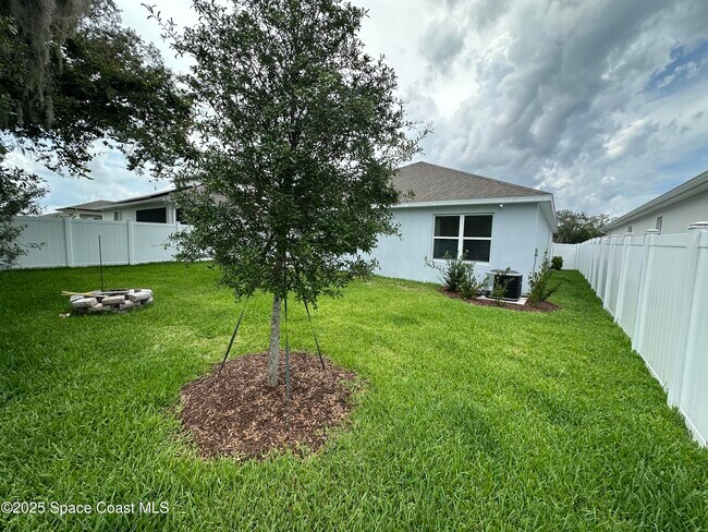 Building Photo - 3353 Bengal Dr