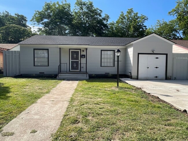 Building Photo - 2832 Cherrywood Ave