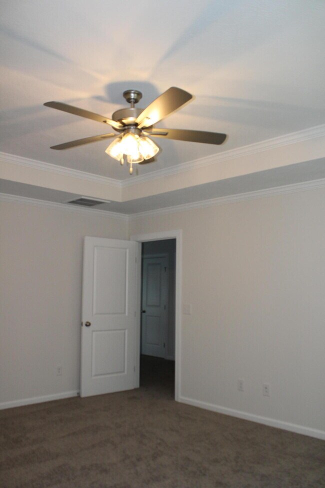 Building Photo - 846 Lillian Pk Dr