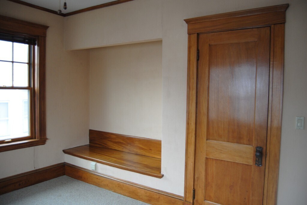 Building Photo - 140 Winsor Ave