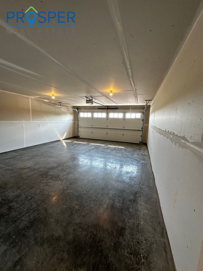 Building Photo - CA785X