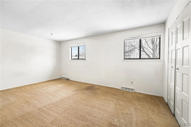 Building Photo - 364 Cameco Cir