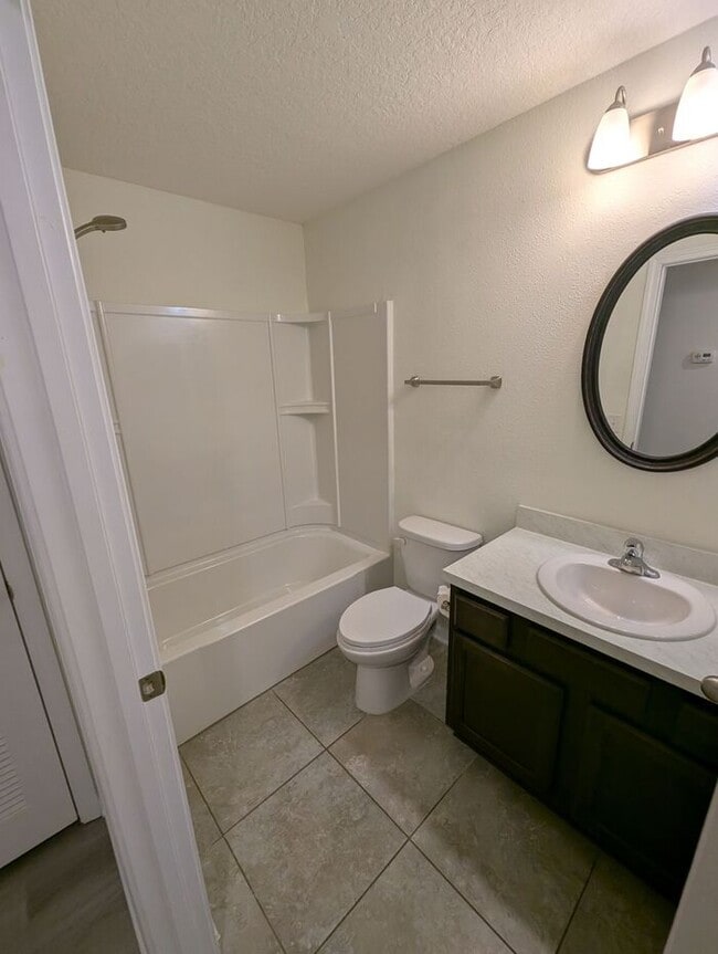 Building Photo - Stunning Townhome off SR 16 on Sebatian Cove