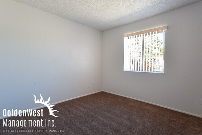 Building Photo - 3Bdm 2Ba Glendale Home with Private Backyard and Covered Carport