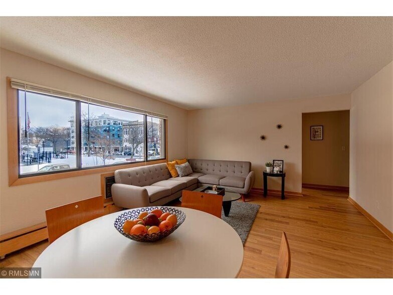 Building Photo - 2532 1st Ave S