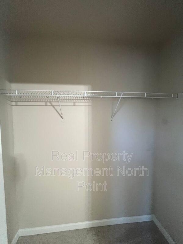 Building Photo - 2031 Lakeshore Overlook Dr