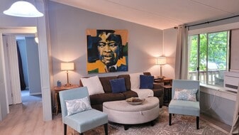 Building Photo - 482 Hilltop Dr