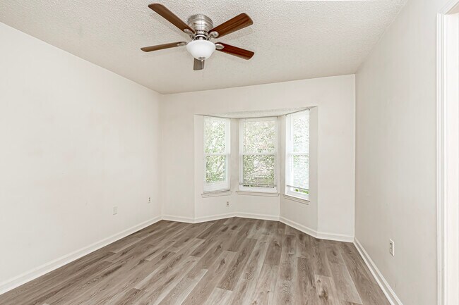 Building Photo - 9821 Siegen Ln