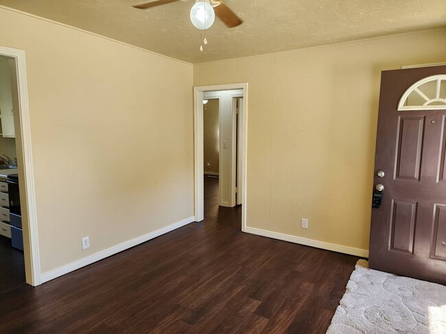 Building Photo - 5108 N Beaver Ave