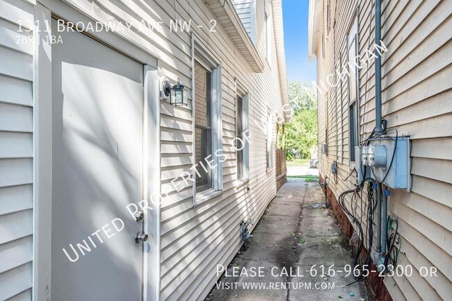 Building Photo - Available Now | Newly Updated 2 Bedroom, 1...