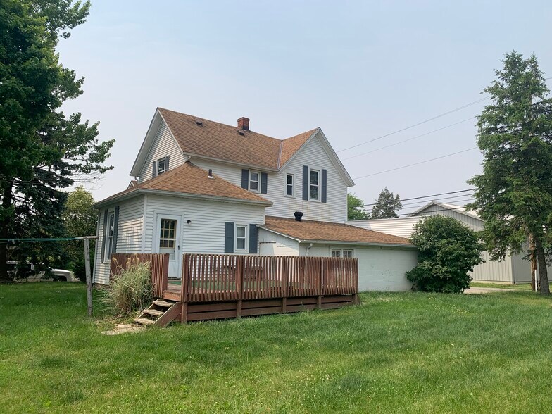 Building Photo - 256 E 5th St