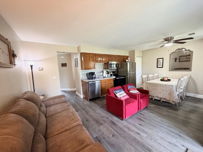 Building Photo - FULLY FURNISHED 2Br / Ground Floor Condo