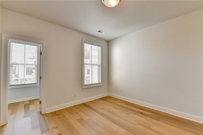 Building Photo - 341 Bailey Walk