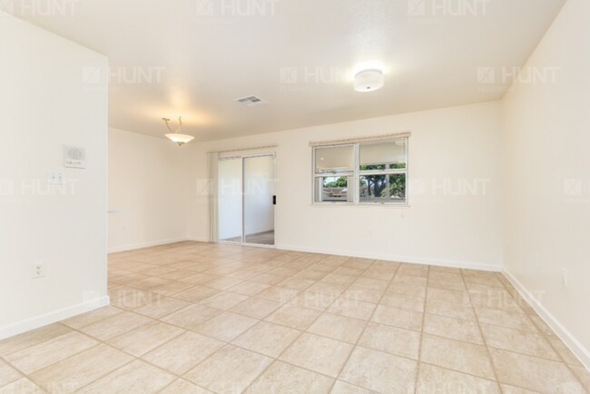 Building Photo - 2208 Kirkbride Ave