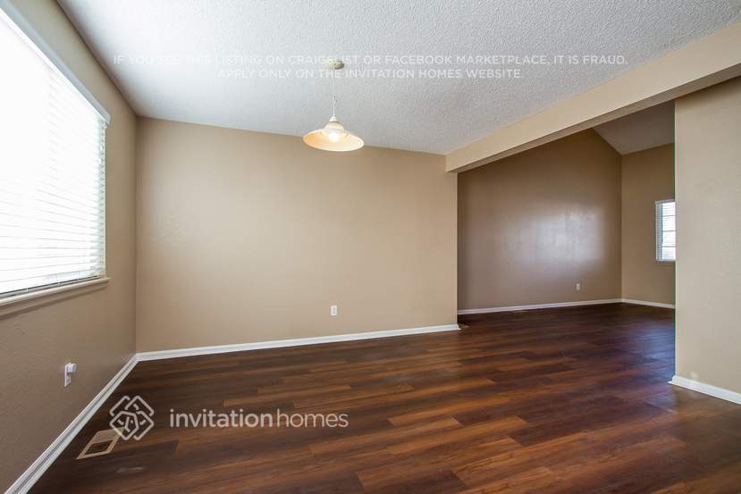 Building Photo - 14922 E 50th Dr