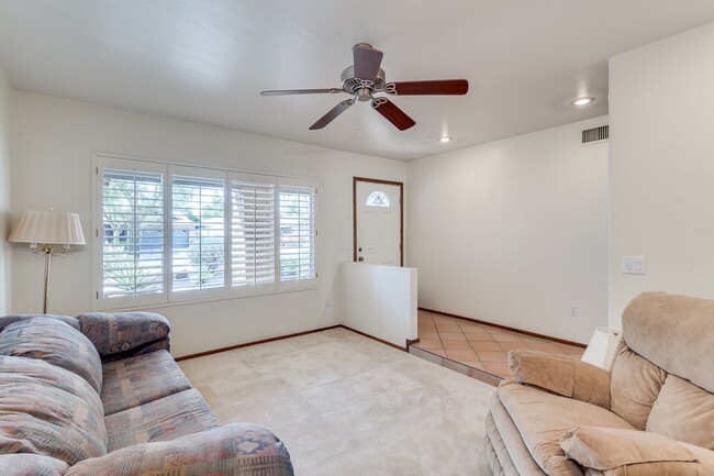 Building Photo - 3 BEDROOM, 2 BATHROOM TEMPE HOME WITH 2 CA...