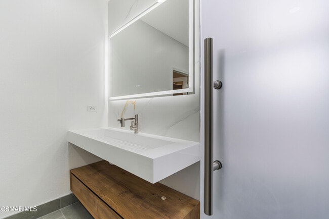 Building Photo - 504 Rustic Hills Dr