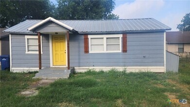 Building Photo - 206 E Reagan Ave