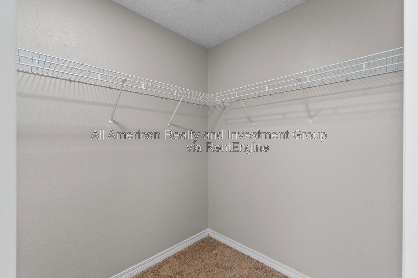 Building Photo - 216 Lustan Dr