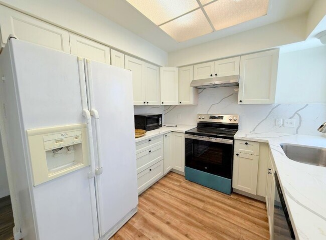 Building Photo - 2972 Bedford Dr