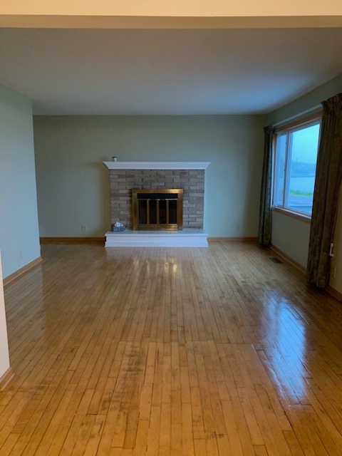Living Rm. - 807 Bayshore Dr