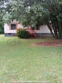 Building Photo - 3 Bedroom Mobile Home Available!