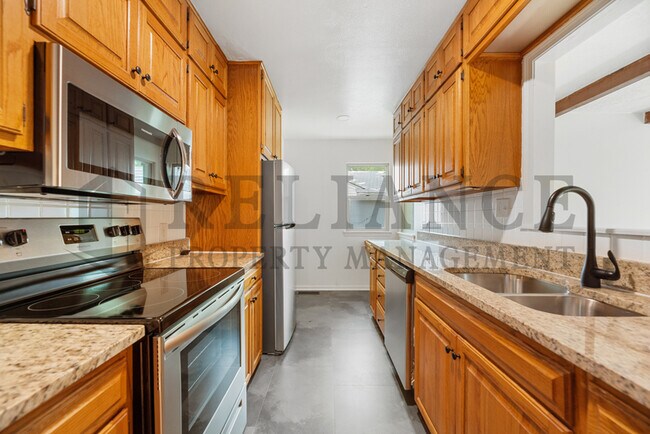 Building Photo - 1008 N Edgemoor St