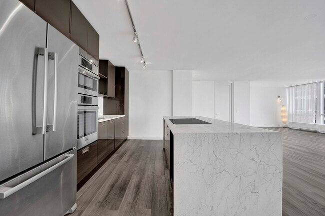 Building Photo - 330 W Diversey Pkwy