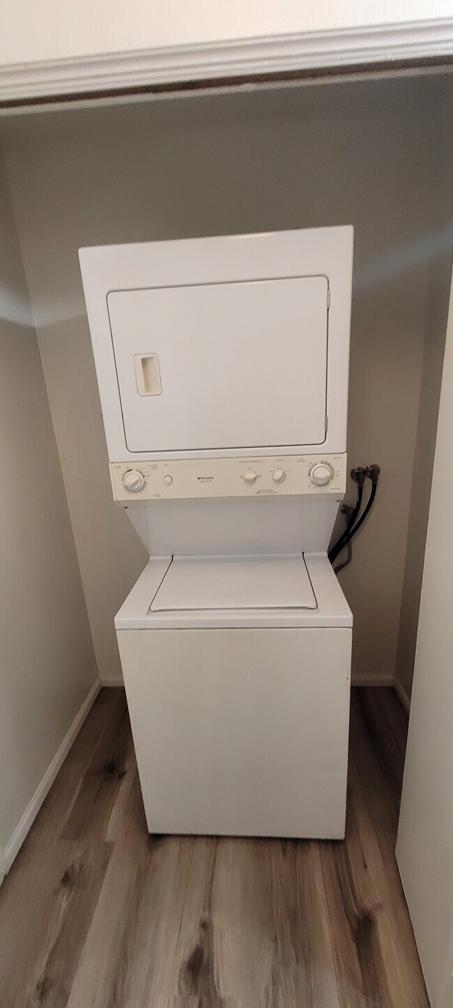 Building Photo - 27925 Tyler Ln