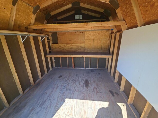 Building Photo - Cozy 2-Bedroom Home with Large Yard & Stor...