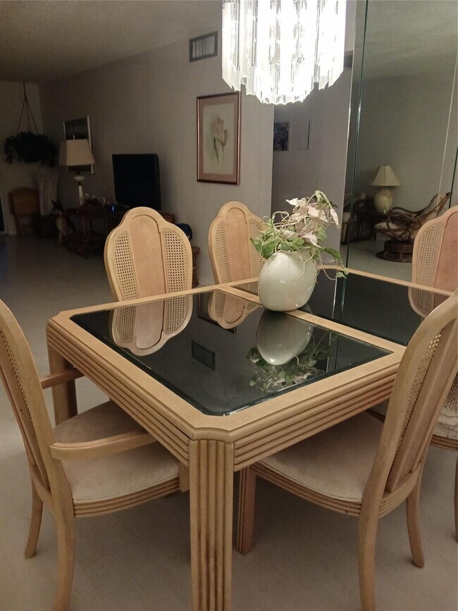 Building Photo - 3004 Portofino Isle