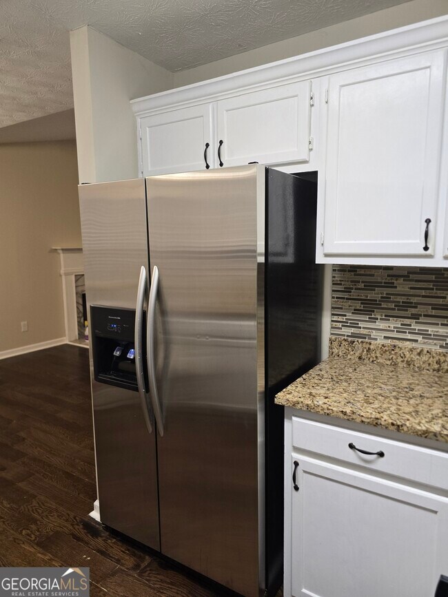 Building Photo - 2727 Manor Cove