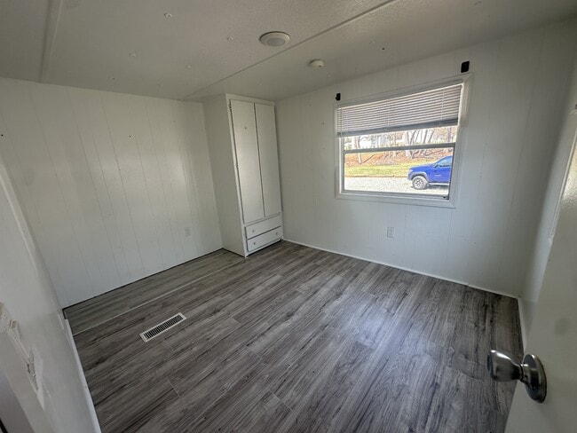 Building Photo - 7960 Reynolda Rd