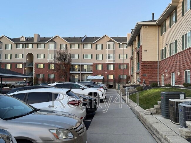 Building Photo - 108 W 1230 N St