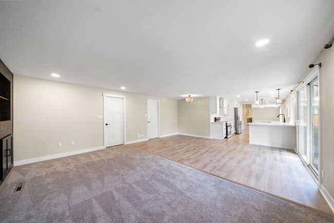 Building Photo - Beautifully updated 3 bed 3 bath Steilacoo...