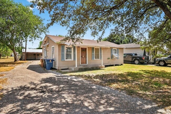 Building Photo - 11230 Blades- 3bed/1bath $1,195/month